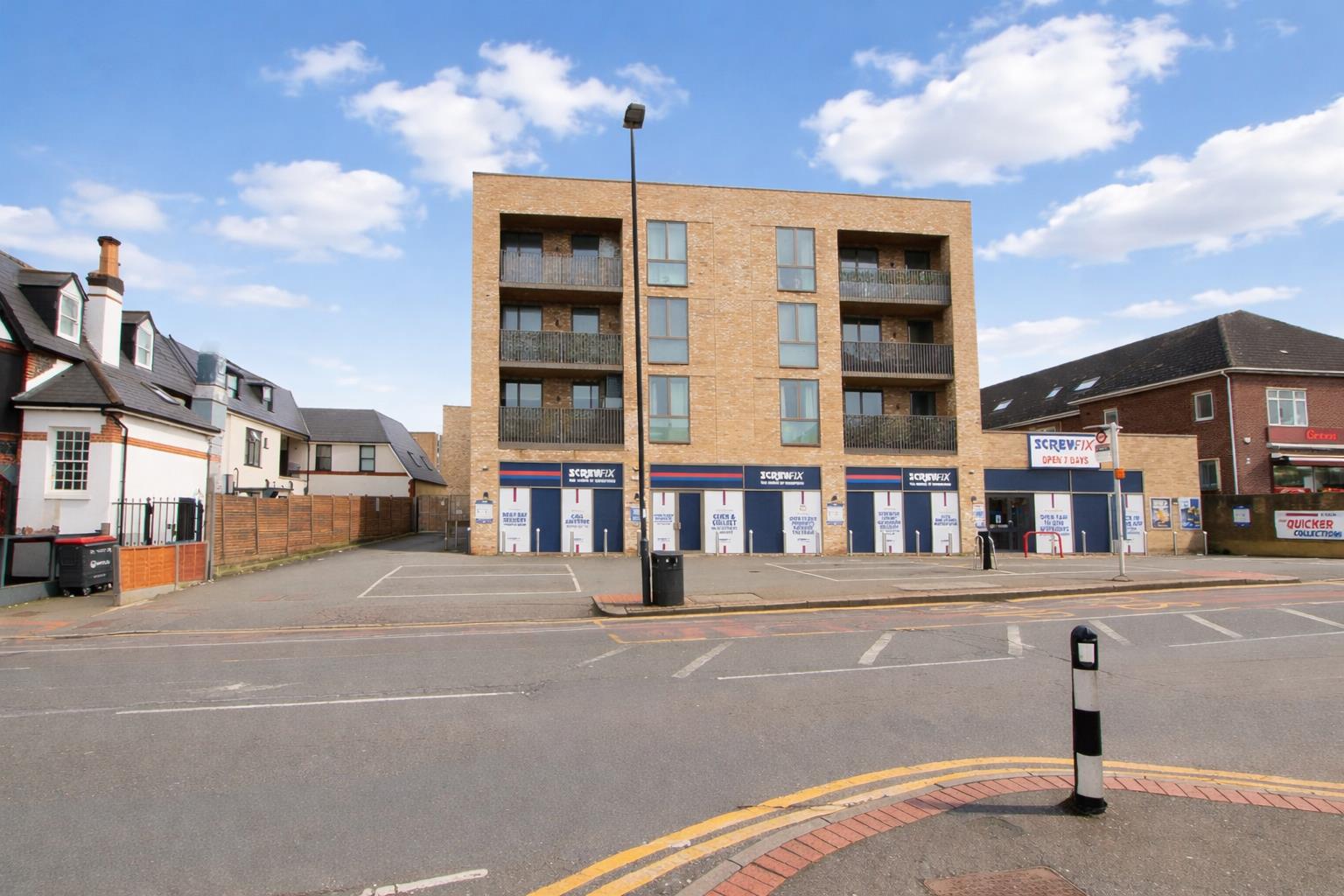 2 bed property in Stafford Road, Wallington